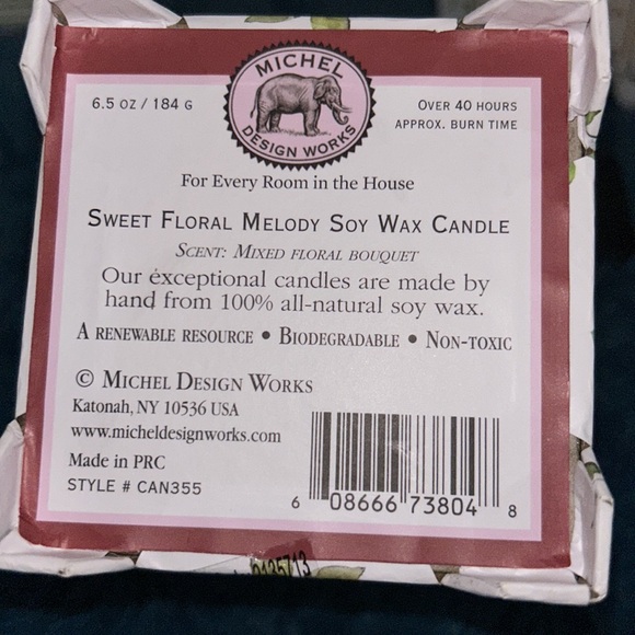 MICHEL DESIGN WORKS Soy Wax Candle - Picture 3 of 3